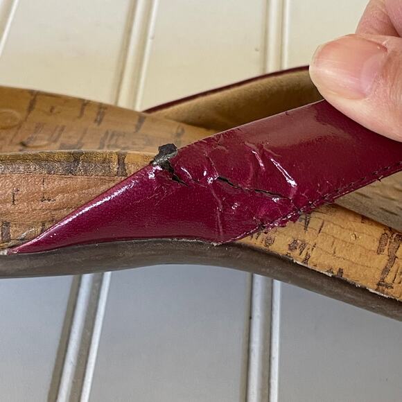 Vionic Red Patent leather flip flops size 10 - Picture 7 of 12